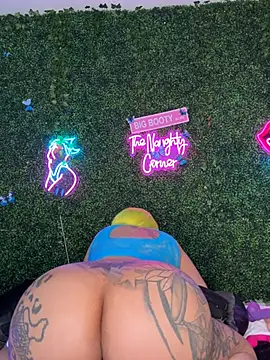 Chatroom XXX en direct de RenaThickAss