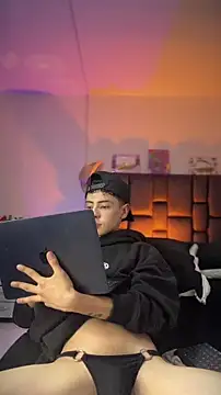 Sebastian_Reed Live XXX-Chat