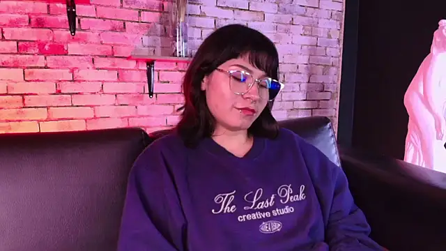 Chat +18 de kitty_malach ao vivo