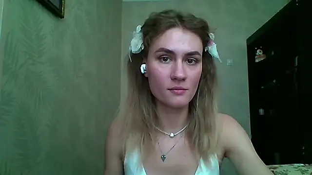 Show modela ElenoreHolguin na web-kameri