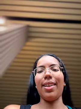 Chat +18 de SheenaBrooke ao vivo