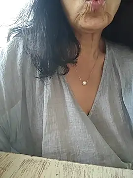 NakedMILFx Chat XXX in diretta