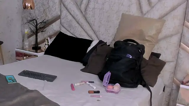 NaomySaymour live XXX chat