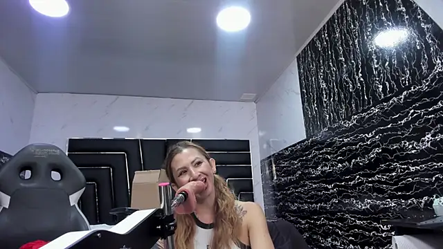 Ladyy_Scarlett Adlı Modelin Canlı XXX Sohbeti