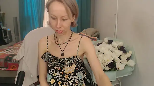 LuxuryNika's Live XXX Chat