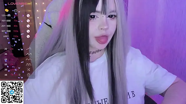 SelenaCute Chat XXX in diretta