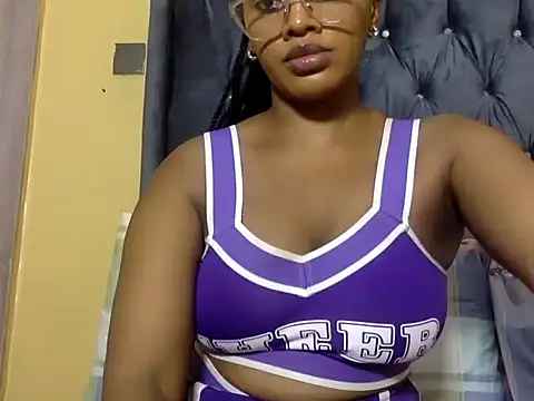 BOOTY_BANGERxxx élő XXX-chatje