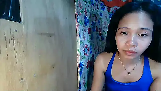 PinaySkinnyGirl Adlı Modelin Canlı XXX Sohbeti