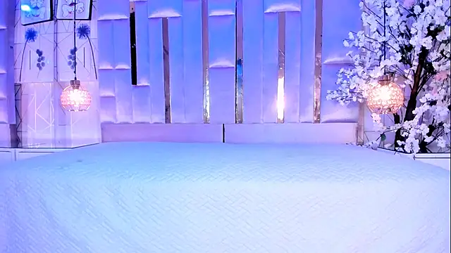 Naomistart: онлайн-секс-чат