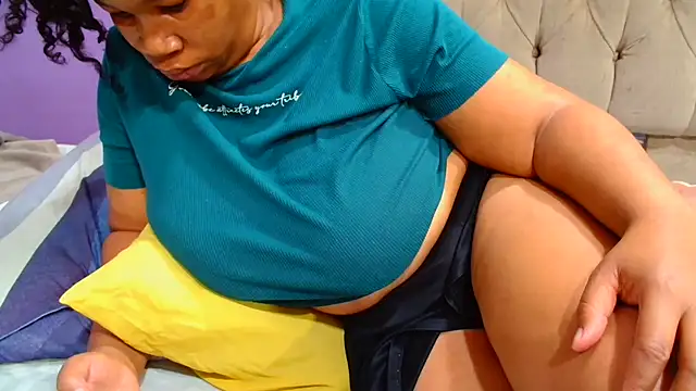 YELLOWBUSTYMELLONS – Naživo XXX chat