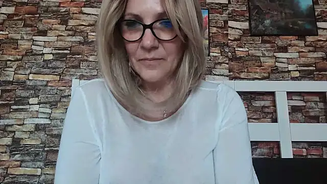 -K-- Chat XXX in diretta