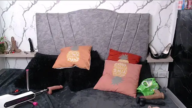 VIOLETTA-HOT's Live XXX Chat