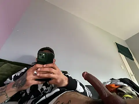 Chatroom XXX en direct de Rebeu313