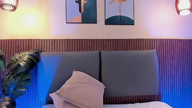 NicolleeEvanss' Webcam Show