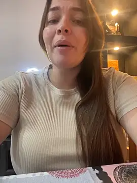 sarahreyess_11's Webcam Show