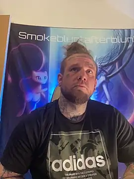 Smokebluntafterblunt webkamerás műsora