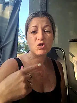 NikkiBlisss: διαδικτυακό σόου στην κάμερα