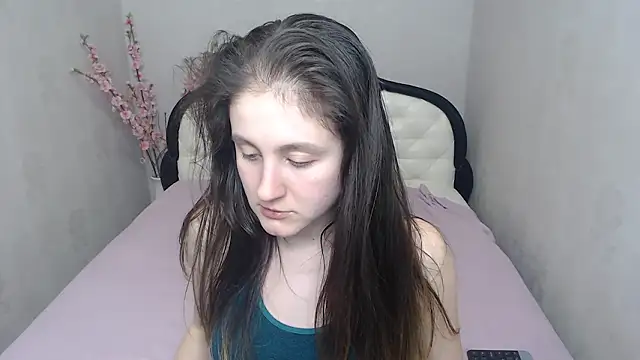 Holliy_Cooper Adlı Modelin Canlı XXX Sohbeti