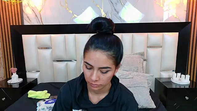 Chat +18 de NicoleEsposito ao vivo