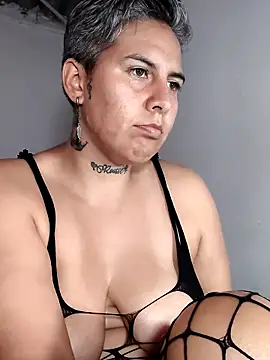 Czat XXX na żywo – Yessi_rousse