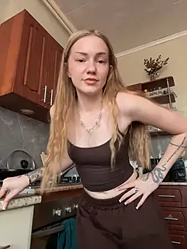 MilaMoone: онлайн-секс-чат