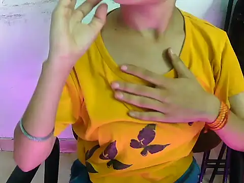 Hotsurbhi's Live XXX Chat