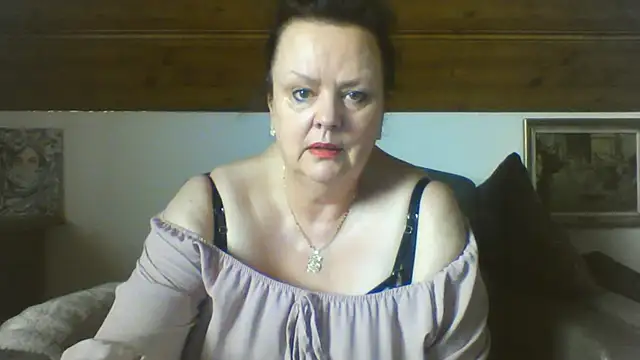 Chat +18 de TiffanyMature ao vivo