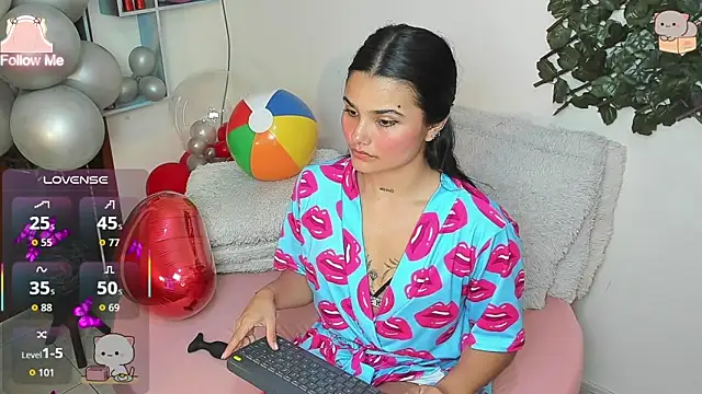 DestinyHills Adlı Modelin Canlı XXX Sohbeti