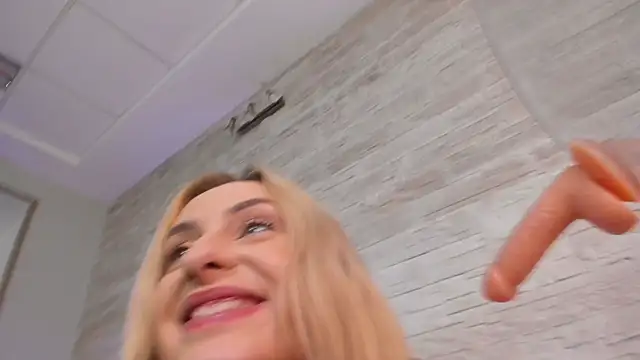 Ivorym00n Chat XXX in diretta