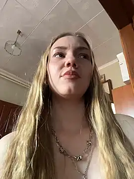 Chat XXX en directo de MilaMoone