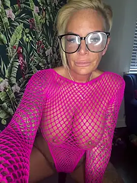 Big-Tits696969's Live XXX Chat