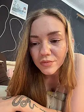 Chat +18 de MilaMoone ao vivo