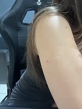 Chat +18 de Larissaferri ao vivo