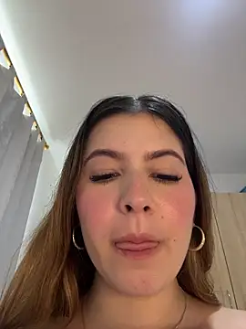 Pokazy przed kamerką – naughty__angel