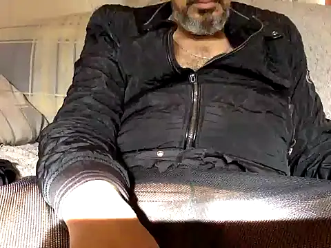 CaiBull live XXX chat