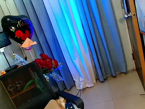 baby_kiraxx webcam show