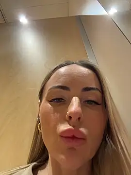 EmaSalis' Live XXX Chat