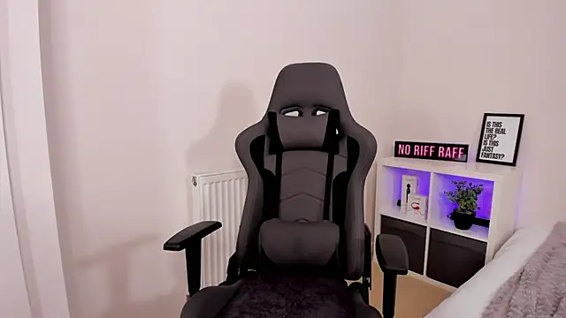 Chatroom XXX en direct de LucieWinters_UK