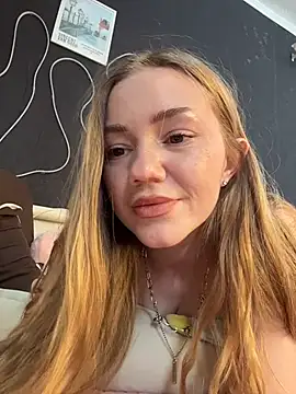 Chat XXX en directo de MilaMoone