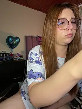 CoraVibes 라이브 XXX 채팅