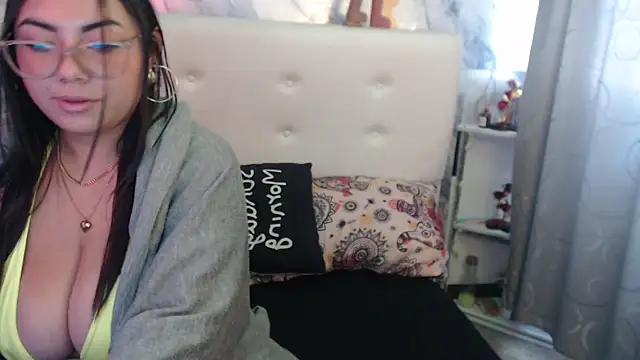 Nicolelewllss 现场XXX聊天