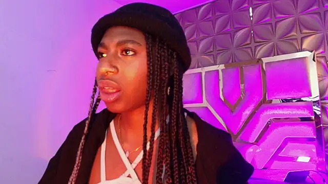 Queen_perla_ élő XXX-chatje