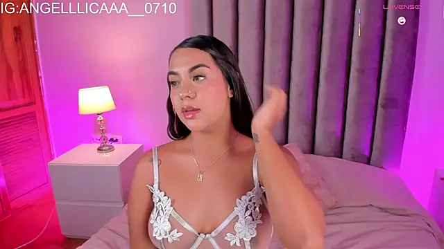 Little_Angelica18's Live XXX Chat