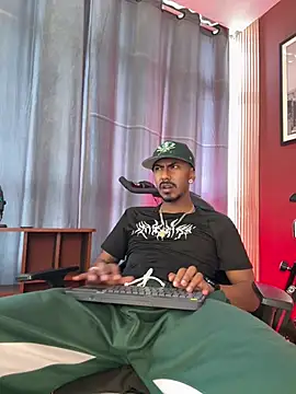 Latinmoster_boss: διαδικτυακό σόου στην κάμερα