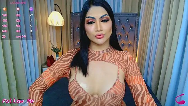 Show modela Laureen_Hilton na web-kameri