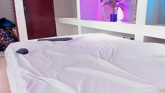 Show modela ninamonroy na web-kameri