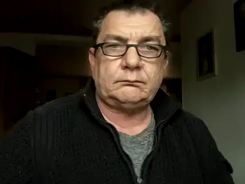 Nobbie444: διαδικτυακό σόου στην κάμερα