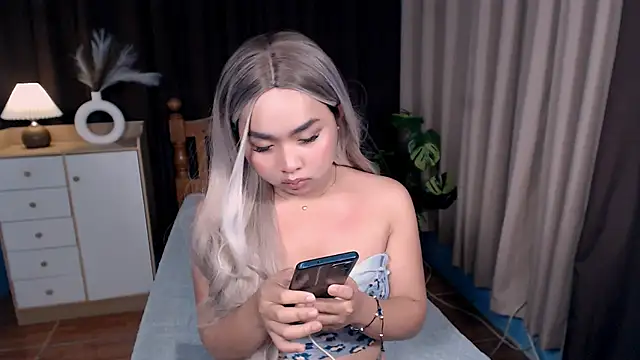 عرض كام hoellygia