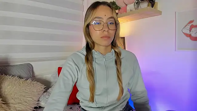 sara_madrid's Live XXX Chat