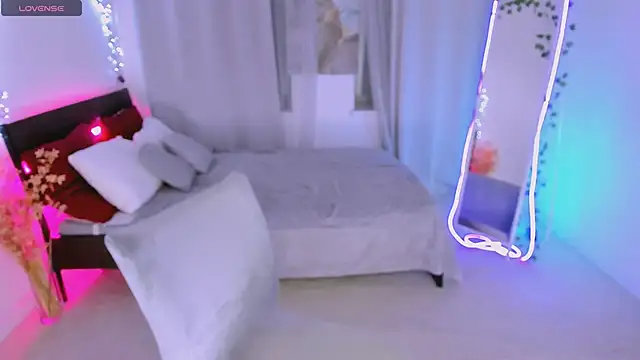 Laly_Peach: онлайн-секс-чат